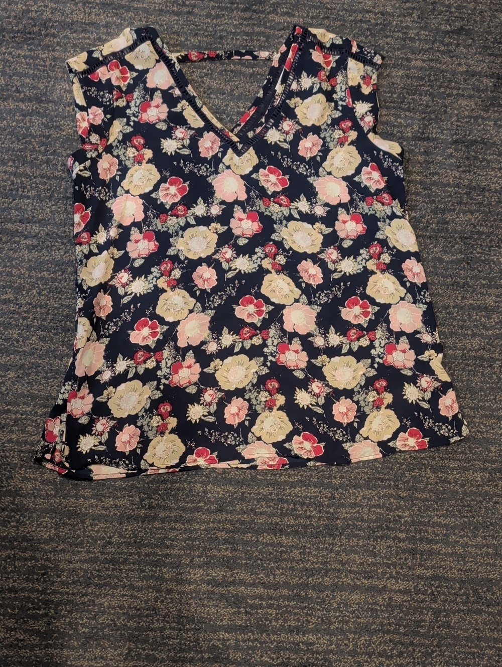 DR2 Navy Floral V-Neck Sleeveless Camisole